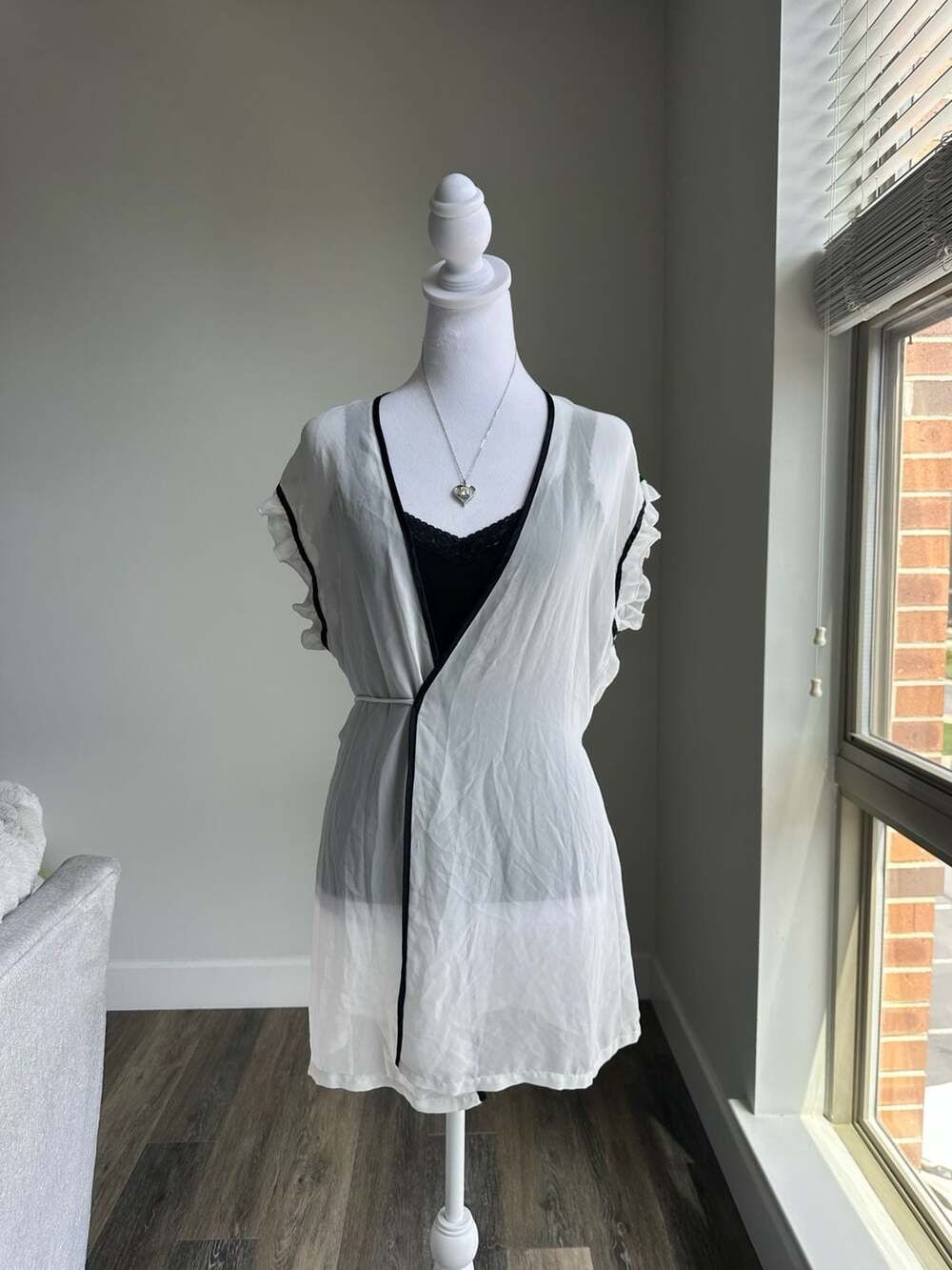 Linea Donatella White Sheer Mesh Robe Ruffle Sleepwear Kimono M